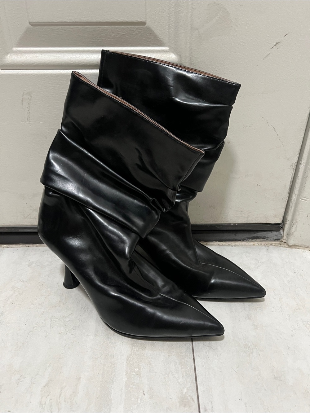 [jeffrey campbell] Black Slouchy Pointed-Toe Mid-Heel Boots - Women